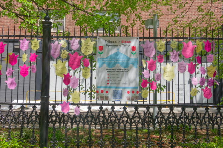 The names of donors to the current fundraising campaign dress up a park fence. Photo: Carl Glassman/Tribeca Trib